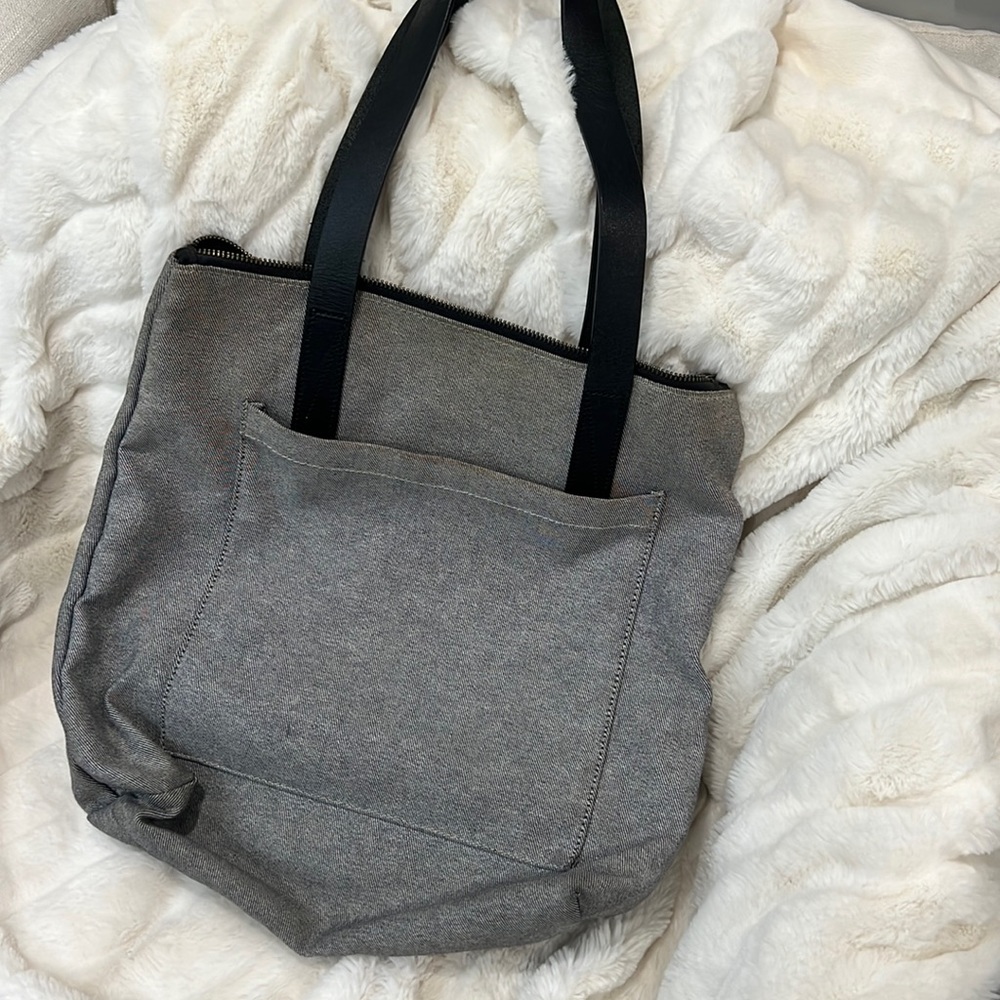 Everlane Zipper Tote